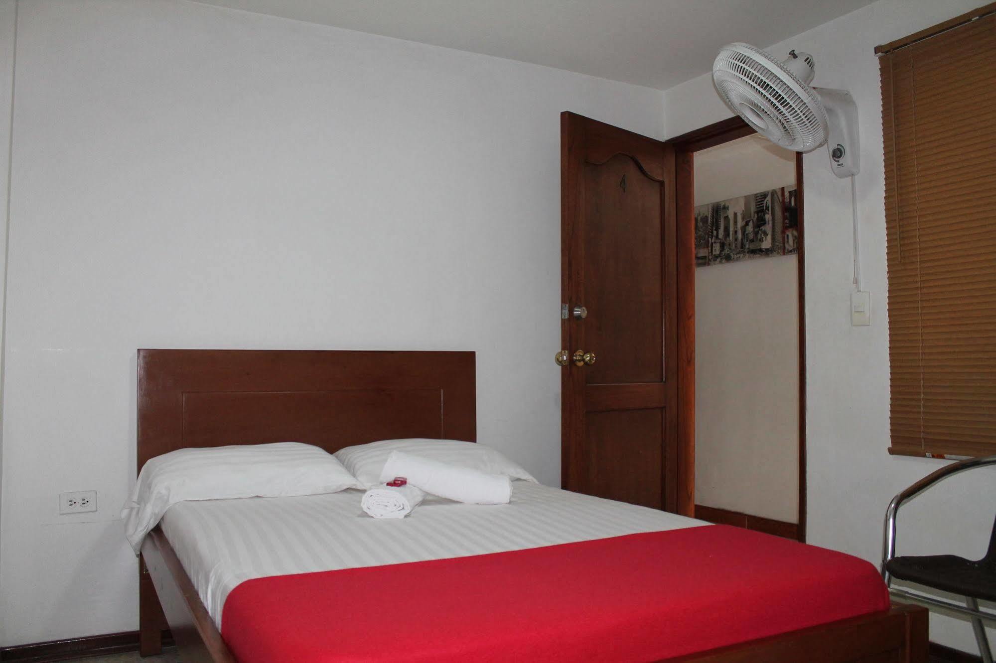 Pasadena Hostel Cali Extérieur photo
