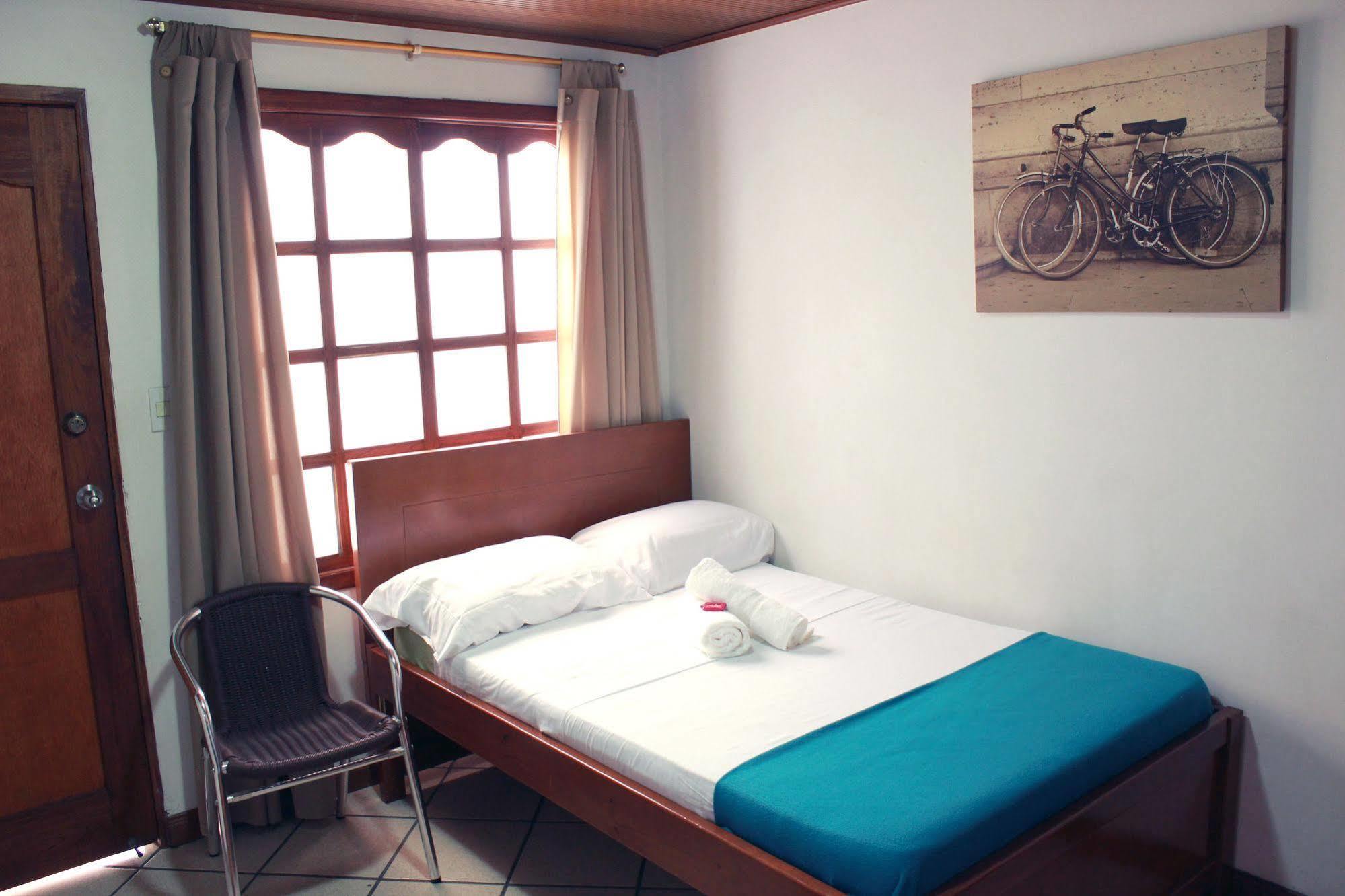 Pasadena Hostel Cali Extérieur photo